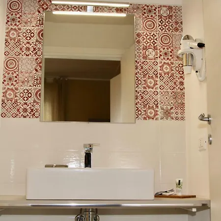 Olivier House Guest house *